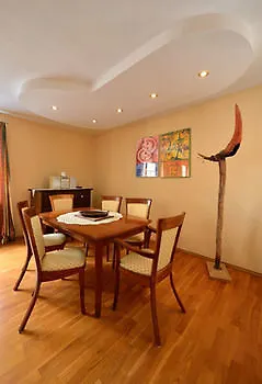 Ambiente Serviced - Castle Apartment